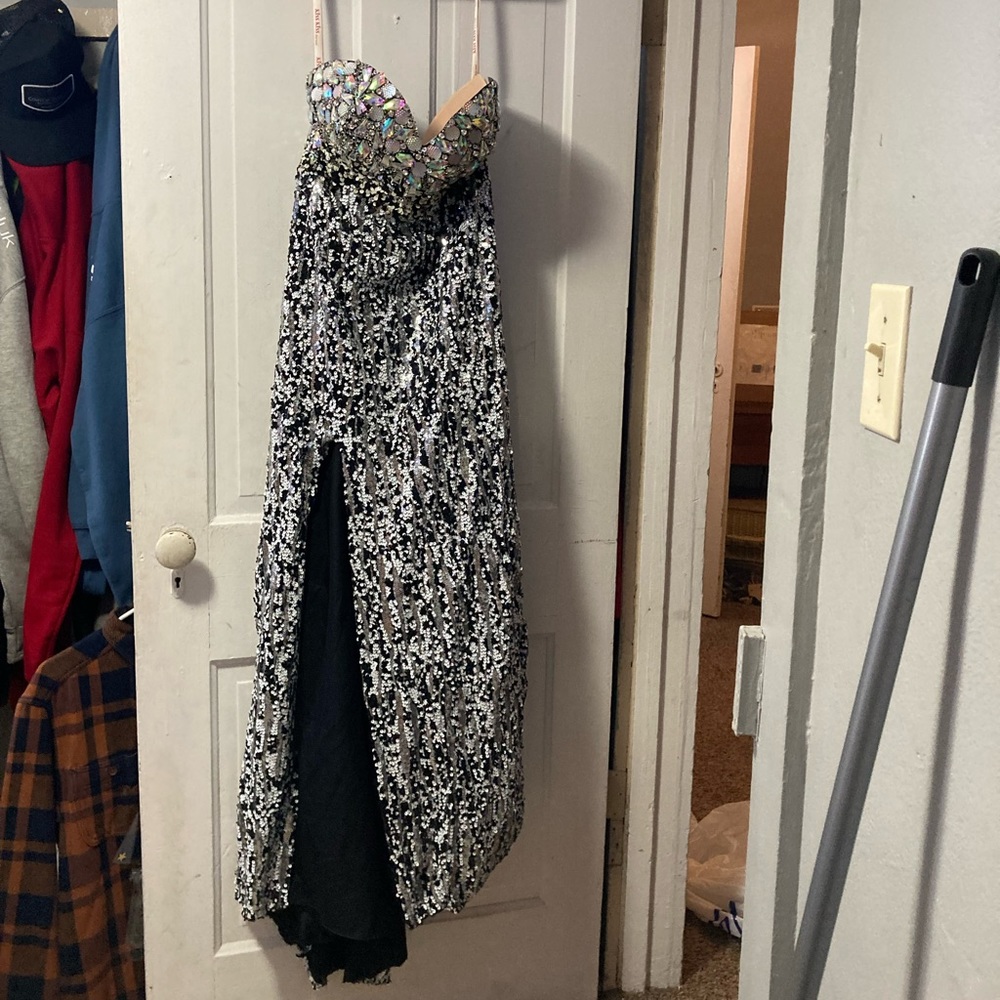 Black and White strapless Rinestone dress